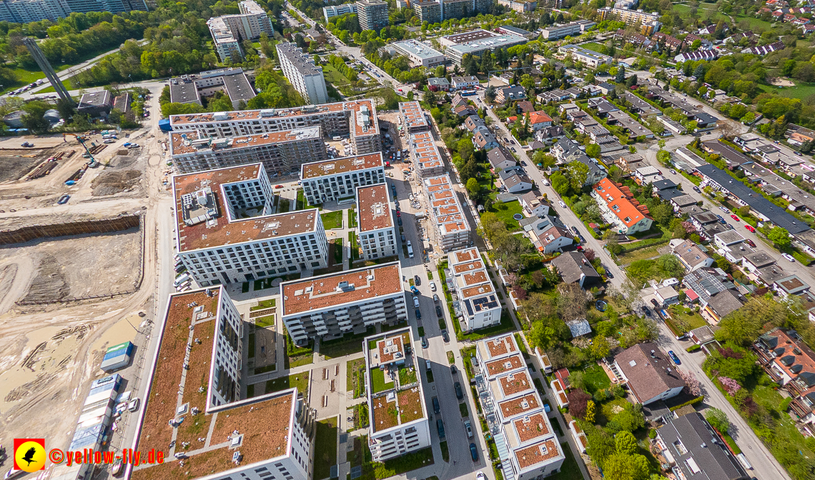 04.05.2023 - Luftbilder vom Alexisqaurtier und Pandion Verde in Neuperlach